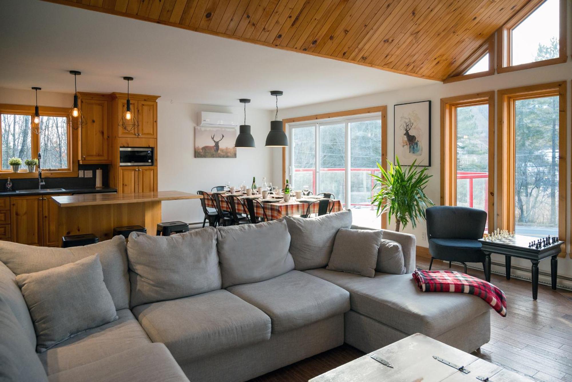 Le 583 Citq#239,960 Chalet Stoneham
